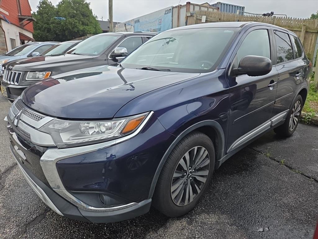2019 Mitsubishi Outlander ES FWD's photo